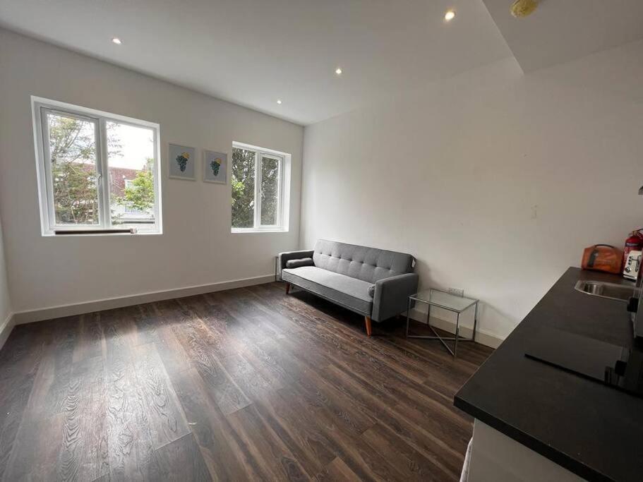 Star London Finchley Road 1-Bed Hideaway Διαμέρισμα Εξωτερικό φωτογραφία